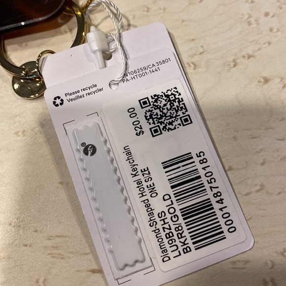 💋💋LULULEMON NWT DIAMOND SHAPED KEY CHAIN 💋💋 - Picture 3 of 4